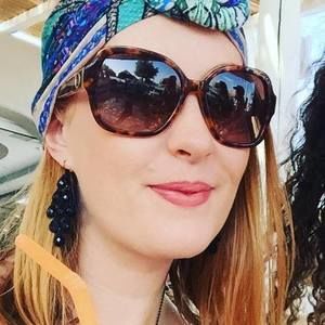 Meet your Posher, Naomi